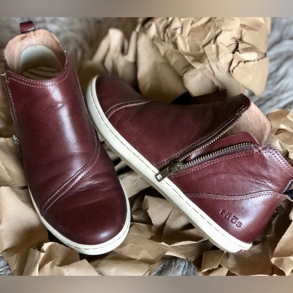 Taos Footwear Burgundy Ankle Boots